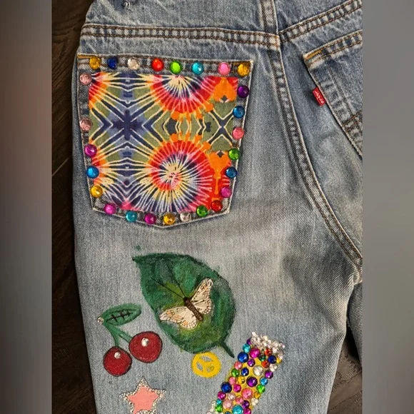 Levi's Women's Straight Leg Jeans with Artistic Patterns - Picture 4 of 11